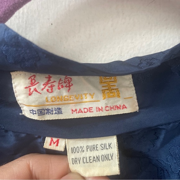 Vintage Longevity Hangzhou China Silk Navy Blue Hand Embroidered Kimono Robe M - Picture 3 of 8